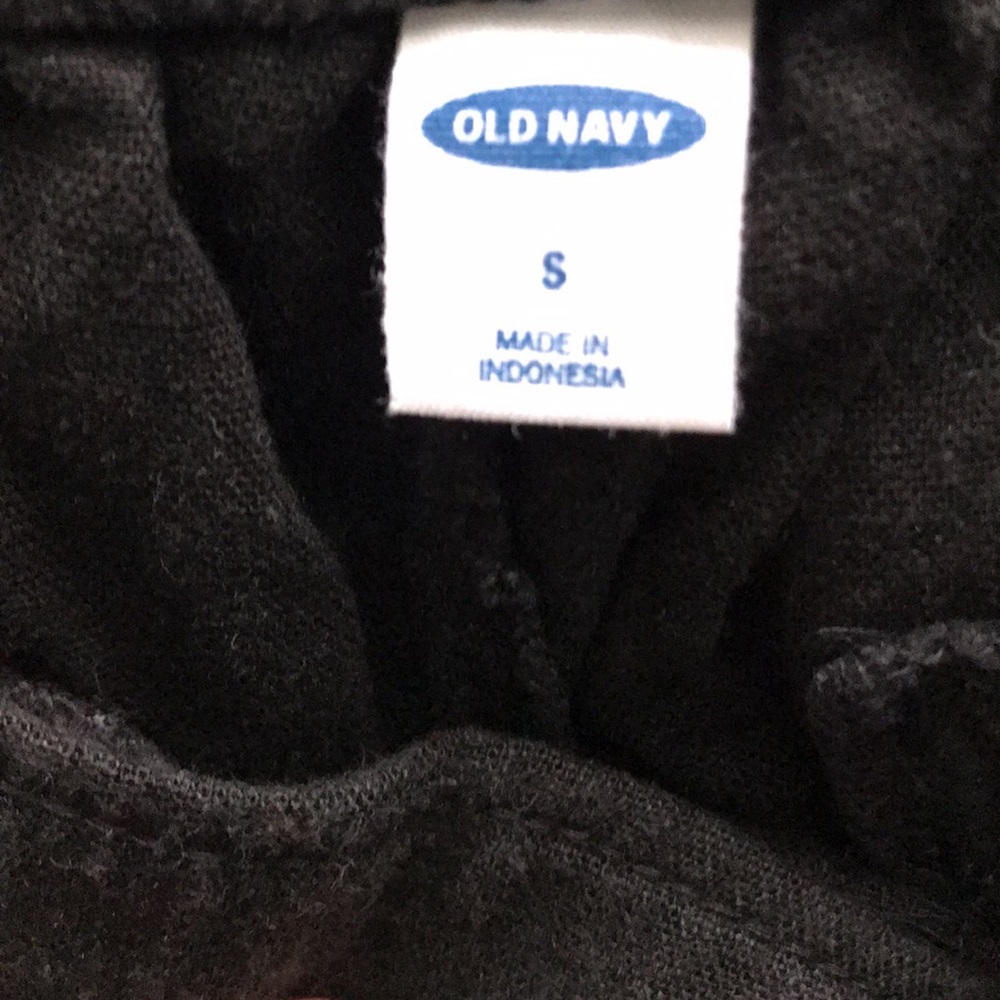 Old navy black linen/rayon shorts. Size small.